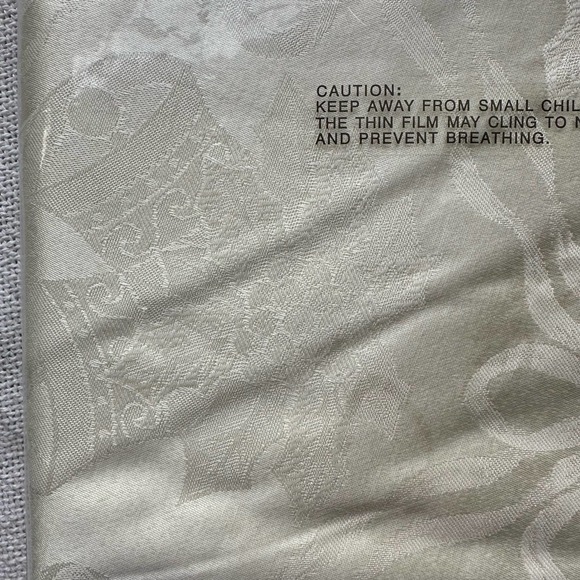 NIP Vintage Damask 70” Round Tablecloth Christmas Bells - Picture 8 of 9